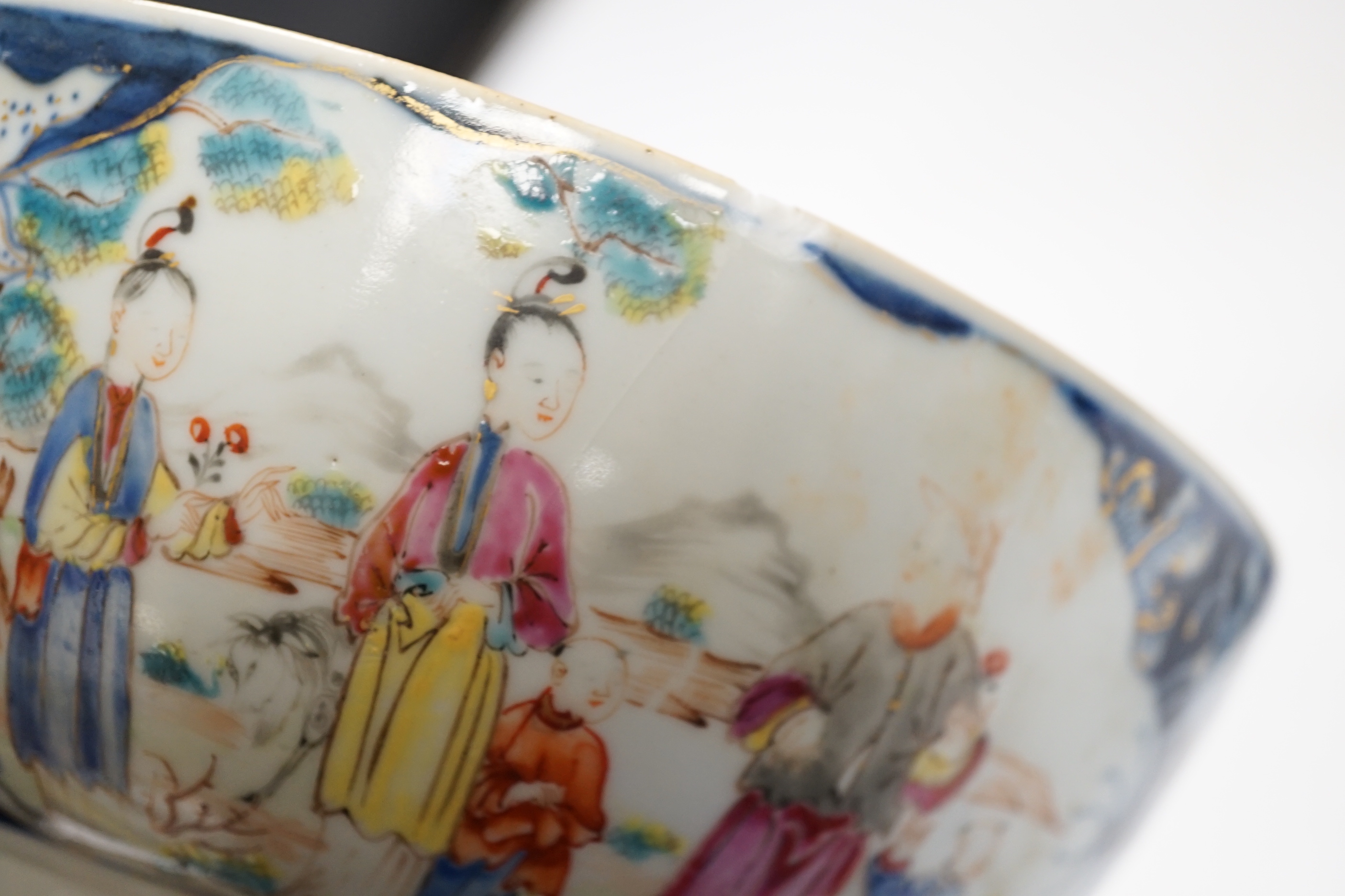A Chinese famille rose vase and bowl, Qianlong period, bowl 20cm diameter